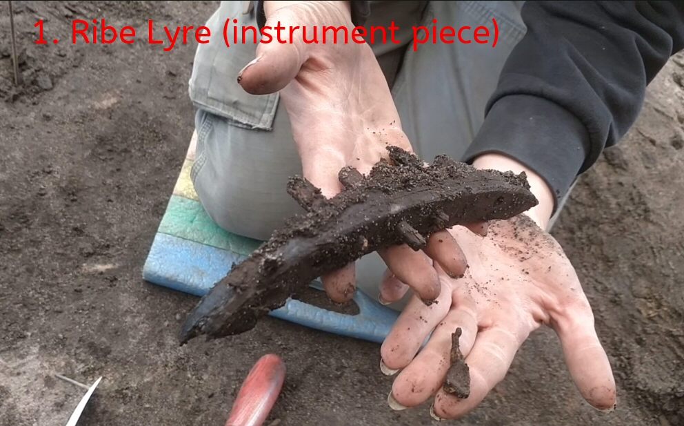 The Ribe lyre fragment as it was excavated